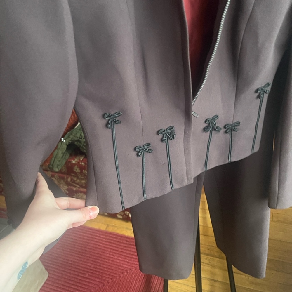 Elegant Brown Suit Set - Picture 2 of 7